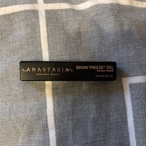 Anastasia Beverly Hills Brow Freeze Gel